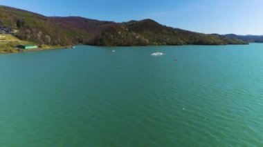 Solina Gölü 'nün manzarası Bieszczady Hava Polonya. Yüksek kalite 4k görüntü