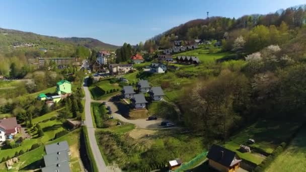 Häuser Auf Einem Hügel Solina Bieszczady Luftlinie Polen Hochwertiges Filmmaterial — Stockvideo