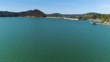 Solina Gölü 'nün manzarası Bieszczady Hava Polonya. Yüksek kalite 4k görüntü