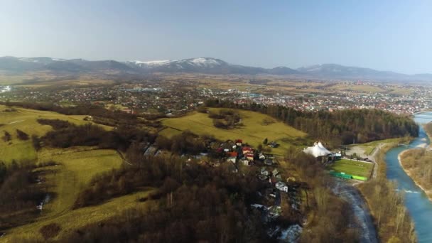 Bergpanorama Und Die Ganze Stadt Zywiec Polnische Luftaufnahme Hochwertiges Filmmaterial — Stockvideo