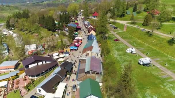 Solina Main Street Luftaufnahme Bieszczady Mountains Polen Hochwertiges Filmmaterial — Stockvideo