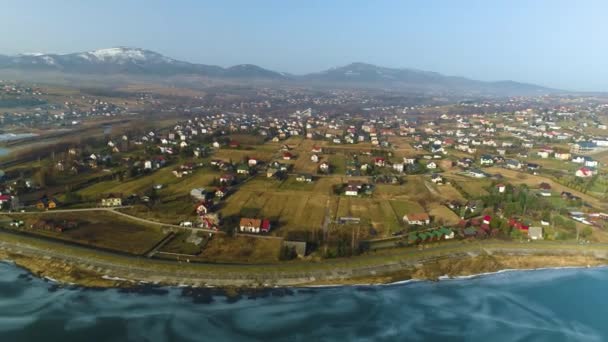 Gefrorener Zywieckie See Und Häuser Ufer Luftaufnahme Schöne Schüsse Von — Stockvideo