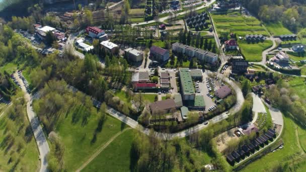 Casas Una Colina Solina Bieszczady Aerial Poland Imágenes Alta Calidad — Vídeo de stock