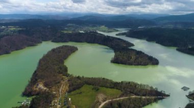 Solina Gölü Güzel Manzara Zaman Çizelgesi Bieszczady Hava Görüntüsü Polonya. Yüksek kalite 4k görüntü