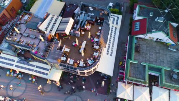 Kolobrzeg Boulevard Restaurant Aerial View Poland High Quality Footage — Vídeo de Stock