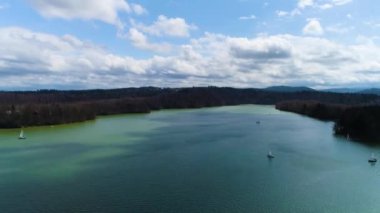 Polanczyk Bieszczady 'den Solina Gölü Hava Görüntüsü Polonya. Yüksek kalite 4k görüntü