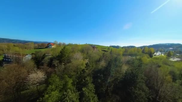 Fpv Viewpoint Όμορφο Τοπίο Στην Polanczyk Bieszczady Aerial Πολωνία Υψηλής — Αρχείο Βίντεο