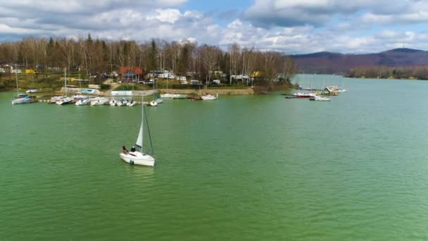 Polanczyk Bieszczady Deki Yacht Solina Gölü Hava Polonya Yüksek Kalite — Stok video