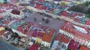Eski Belediye Binası Rzeszow Miasto Ratusz Havadan Polonya 'ya bakıyor. Yüksek kalite 4k görüntü