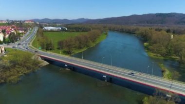 San Beautiful River Köprüsü Sanok Rzeka En Havadan Görünümlü Polonya. Yüksek kalite 4k görüntü