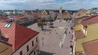 Eski Belediye Binası Rzeszow Miasto Ratusz Havadan Polonya 'ya bakıyor. Yüksek kalite 4k görüntü