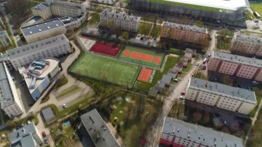 Suzuki Stadyumu yakınlarındaki Spor Sahası Kielce Havacılık Görünümü Polonya. Yüksek kalite 4k görüntü