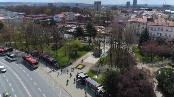 Памятник Пилсудскому Rzeszow Pomnik Plac Wolnosci Aerial View Poland Высококачественные — стоковое видео