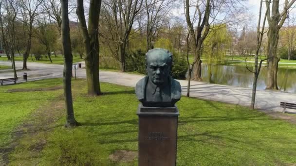 Pomnik Stefan Żeromski Park Kielce Widok Lotu Ptaka Polska Wysokiej — Wideo stockowe