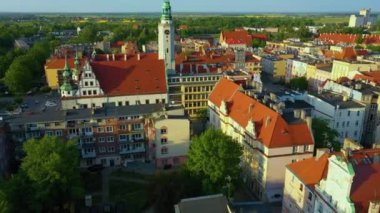 Eski Kasaba Pazar Meydanı Brzeg Ratusz Rynek Hava Görüntüsü Polonya. Yüksek kalite 4k görüntü