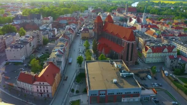 Церковь Святого Николая Бжега Kosciol Aerial View Польша Высококачественные Кадры — стоковое видео