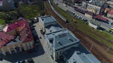 Przemysl Demiryolu İstasyonu Parlak Stacja Hava Manzarası Polonya. Yüksek kalite 4k görüntü