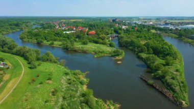 Güzel Peyzaj Nehri Odra Olawa Rzeka Hava Manzarası Polonya. Yüksek kalite 4k görüntü
