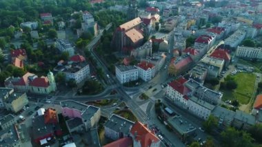 Swidnica Plac Wolnosci Hava Görüntülü Polonya 'daki Merkez Kavşağı. Yüksek kalite 4k görüntü