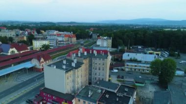 Swidnica Dworzec Kolejowy Hava Görüntülü Polonya 'daki tren istasyonu. Yüksek kalite 4k görüntü