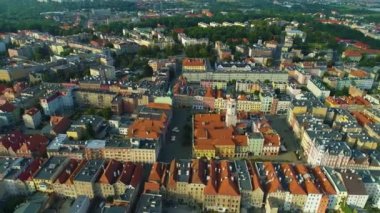 Swidnica Ratusz Rynek hava sahasındaki eski kasaba meydanı Polonya. Yüksek kalite 4k görüntü