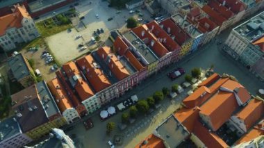 Swidnica Ratusz Rynek hava sahasındaki eski kasaba meydanı Polonya. Yüksek kalite 4k görüntü