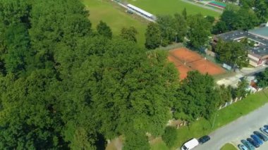 Tenis kortları Tomaszow Mazowiecki Korty Havacılık Polonya. Yüksek kalite 4k görüntü