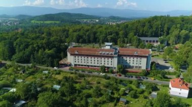 Panorama Otel Mercure Jelenia Gora Hava Görüntüsü Polonya. Yüksek kalite 4k görüntü