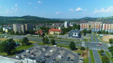 Güzel Panorama Kilisesi Caddesi Dağları Jelenia Gora Hava Manzarası Polonya. Yüksek kalite 4k görüntü