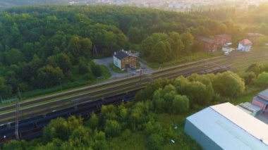 Tren İstasyonu Fabrikası Walbrzych Fabryczny Havacılık Görünümü Polonya. Yüksek kalite 4k görüntü