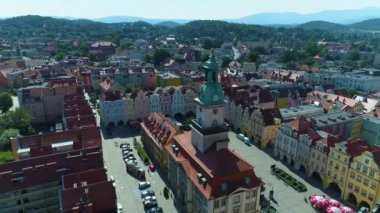 Eski kasaba pazarı Jelenia Gora Ratusz Rynek Hava Manzarası Polonya. Yüksek kalite 4k görüntü