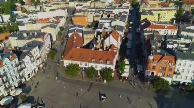 Sokak Chrobrego Eski Kasaba Gniezno 'su Miasto Hava Görüntüsü Polonya. Yüksek kalite 4k görüntü