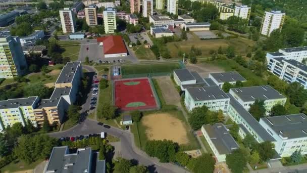 Scuola Parco Giochi Konin Boisko Vista Aerea Polonia Filmati Alta — Video Stock
