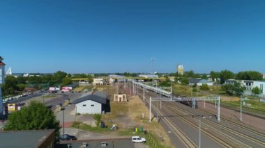 Konin Dworzec Kolejowy 'deki Tren İstasyonu Polonya Hava Görüntüsü. Yüksek kalite 4k görüntü