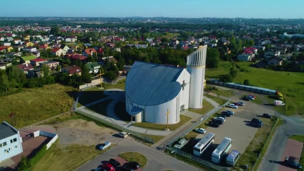 Kerk Konin Parafia Milosierdzia Bozego Luchtfoto Polen Hoge Kwaliteit Beeldmateriaal — Stockvideo