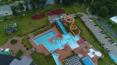 Su Parkı Kalisz Aquapark Hava Görüntüsü Polonya. Yüksek kalite 4k görüntü