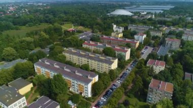 Pruszkow şehir merkezindeki Apartmanlar Bloki Havacılık Görünümü Polonya. Yüksek kalite 4k görüntü