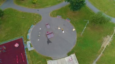 Oyun parkı Skierniewice Plac Zabaw Hava Görüntülü Polonya. Yüksek kalite 4k görüntü