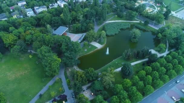 Pond Fountain Park Ostrow Wielkopolski Centrum Vista Aérea Polônia Imagens — Vídeo de Stock