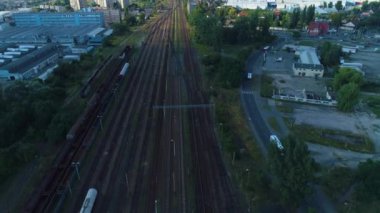 Ostrow Wielkopolski Tren İstasyonu Dworzec Kolejowy Hava Görüntülü Polonya. Yüksek kalite 4k görüntü