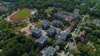 Güzel Panorama Apartmanları Inowroclaw Krajobraz Hava Manzaralı Polonya. Yüksek kalite 4k görüntü