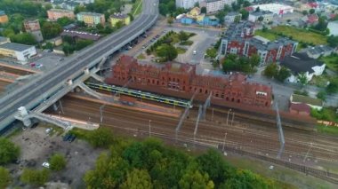 Tren İstasyonu Skierniewice Dworzec Kolejowy Wiadukt Hava Görüntülü Polonya. Yüksek kalite 4k görüntü
