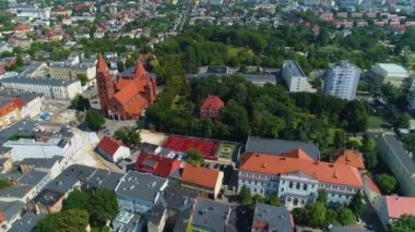 Ostrow Wielkopolski 'nin güzel Panorama' sı Krajobraz Hava Manzarası Polonya. Yüksek kalite 4k görüntü