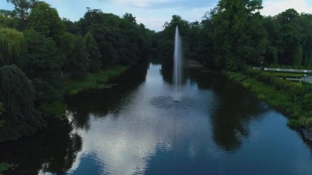 喷泉河Prosna Kalisz Fontanna Aerial View波兰 高质量的4K镜头 — 图库视频影像
