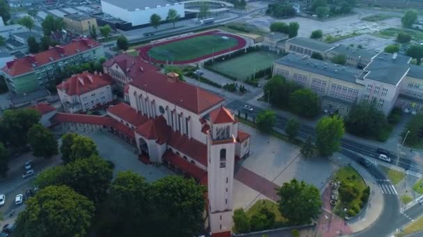 教会Ostrow Wielkopolski Kosciol Padewskiego Aerial View Poland 高质量的4K镜头 — 图库视频影像