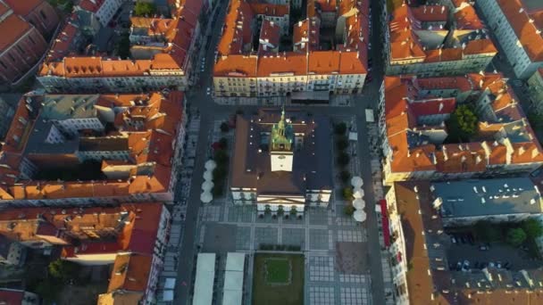 Top Old Town Kalisz Ratusz Staar Miasto Rynek Luchtfoto View — Stockvideo