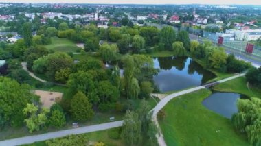 Güzel Ponds Park Przyjazni Kalisz Stawy Hava Manzaralı Polonya. Yüksek kalite 4k görüntü