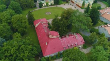 Saray yerleşim yeri Skierniewice Osada Palacowa Hava Manzarası Polonya. Yüksek kalite 4k görüntü