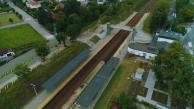Tren İstasyonu Piaseczno Dworzec Kolejowy Hava Görüntüsü Polonya. Yüksek kalite 4k görüntü