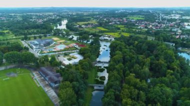 Güzel Panorama Kalisz Krajobraz Rzeka Prosna Hava Manzarası Polonya. Yüksek kalite 4k görüntü